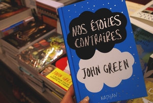 Nos Etoiles Contraires by John Green hardcover book